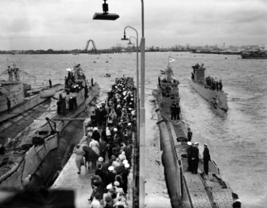 Onderzeeboot Zeehond en D. 24. Vertrek Rotterdam, Bestanddeelnr 903-0007