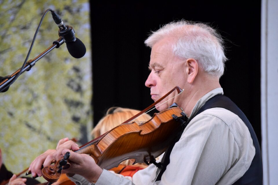 Fiddler tradition violin