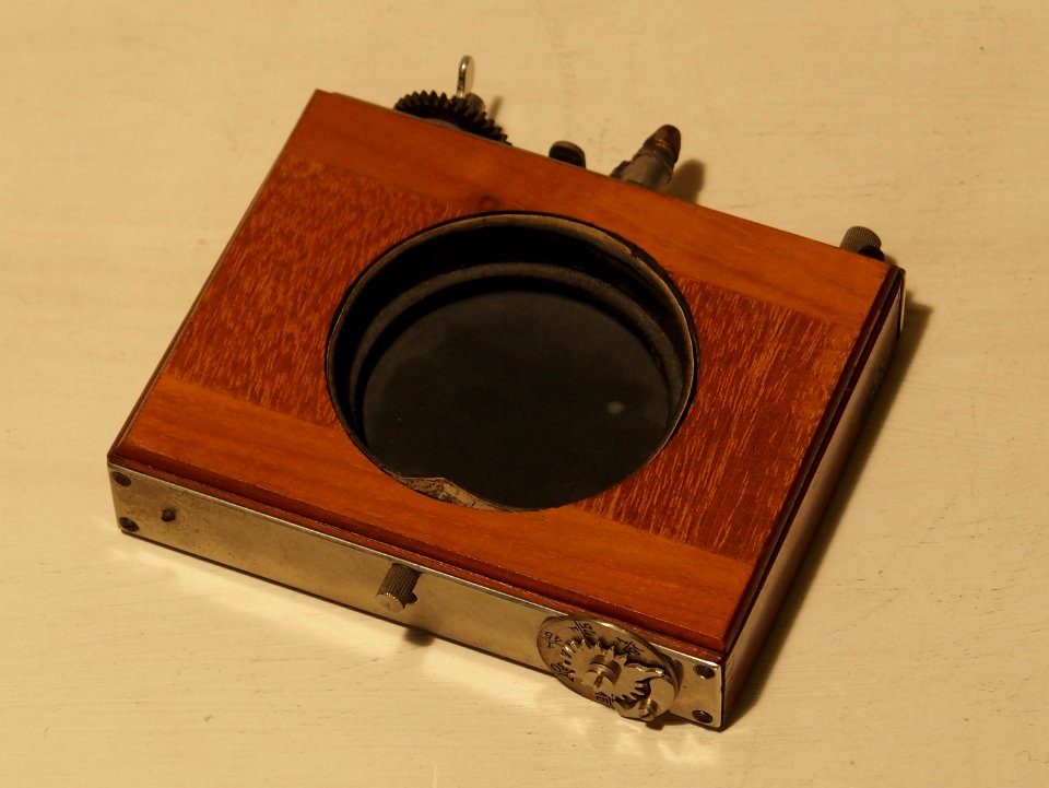Old photographical equipment pic10