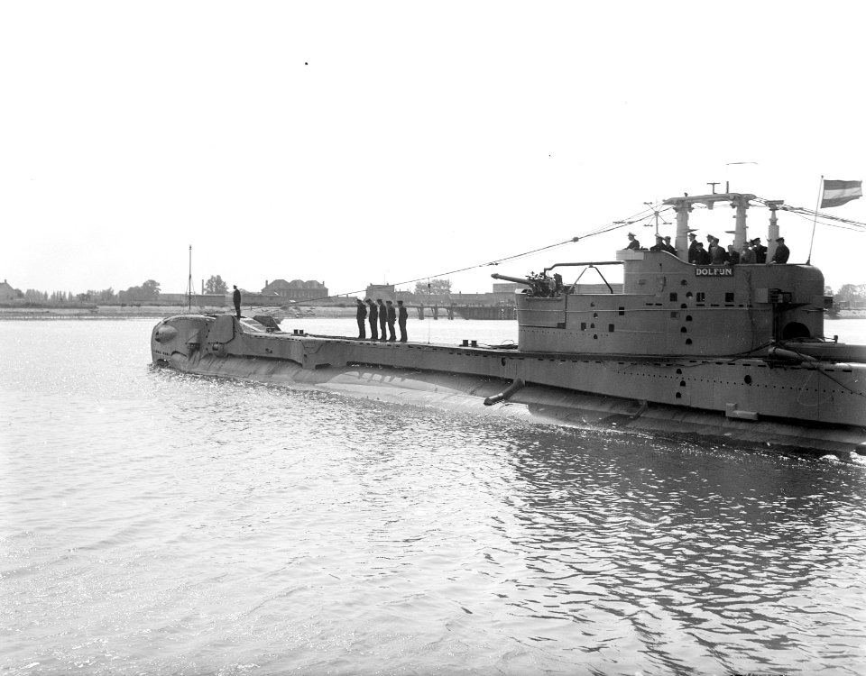 Onderzeeer Dolfijn te Rotterdam. Voorschip @, Bestanddeelnr 902-7976