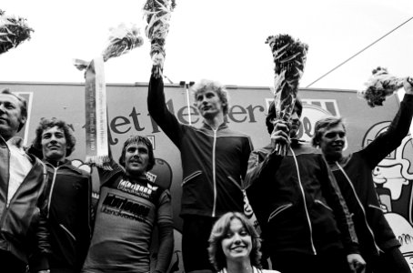Olympias Ronde door Nederland, laatste etappe, op het erepodium de Russische plo, Bestanddeelnr 930-8604