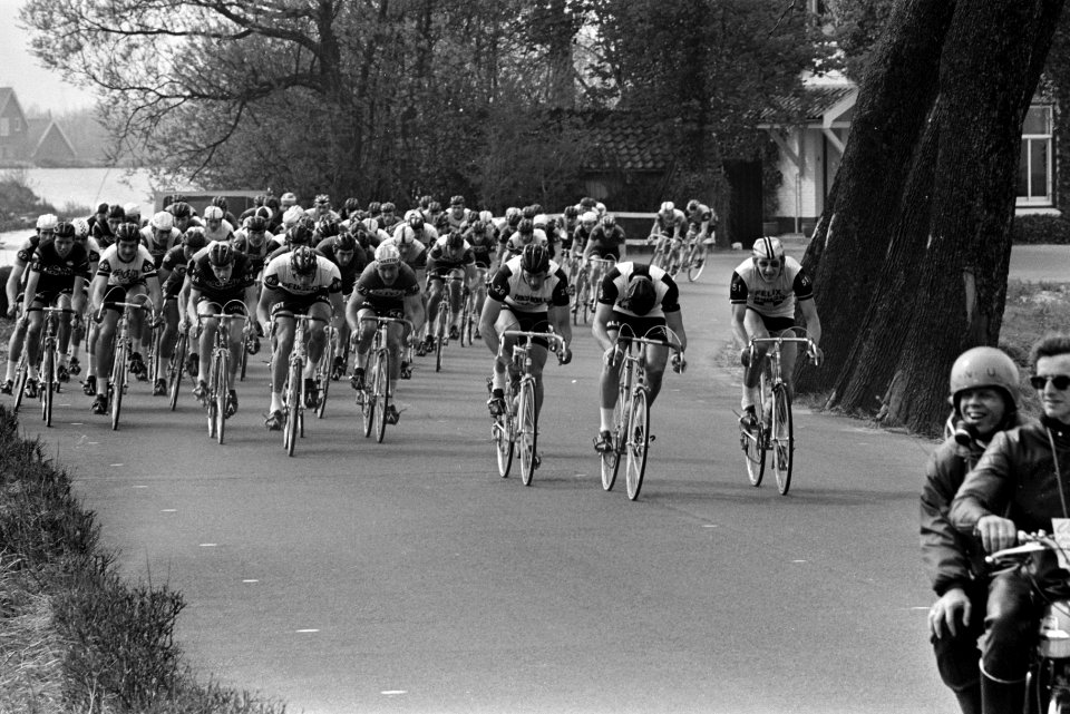 Olympias 19e Internationale Ronde van Nederland start in Amsterdam renners in a, Bestanddeelnr 923-5078