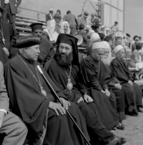 Onafhankelijkheidsdag (15 mei) Christelijke en druzische geestelijken als toesc, Bestanddeelnr 255-4654