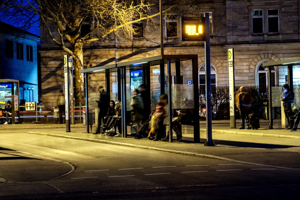 Omnibusbahnhof Tübingen Bussteige zur blauen Stunde 2019