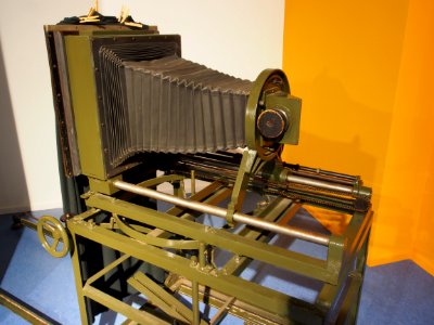 Old photographic equipment pic2