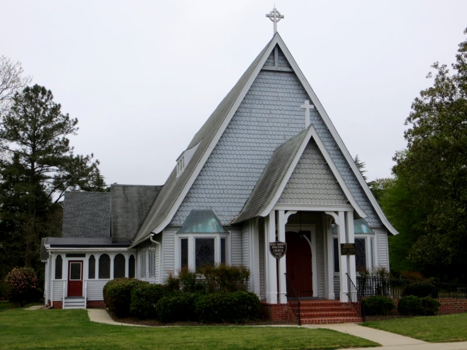Onancock-HolyTrinity-Episcopal-churchfront