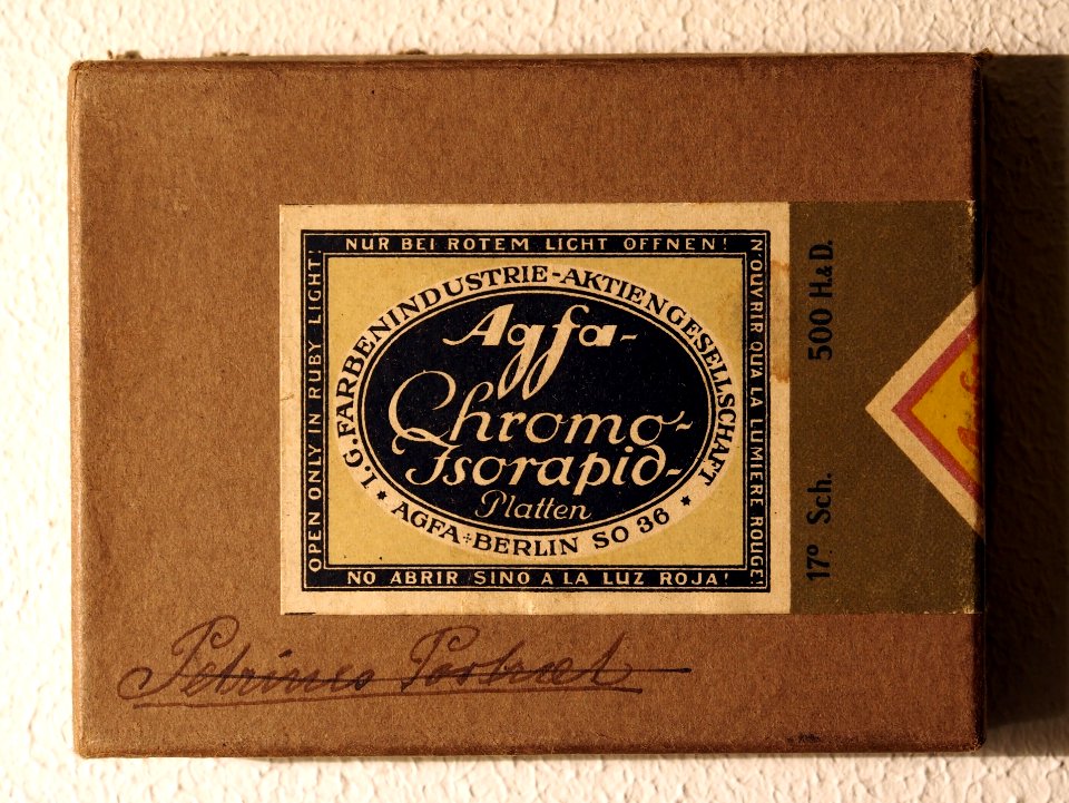Old photographical equipment pic13
