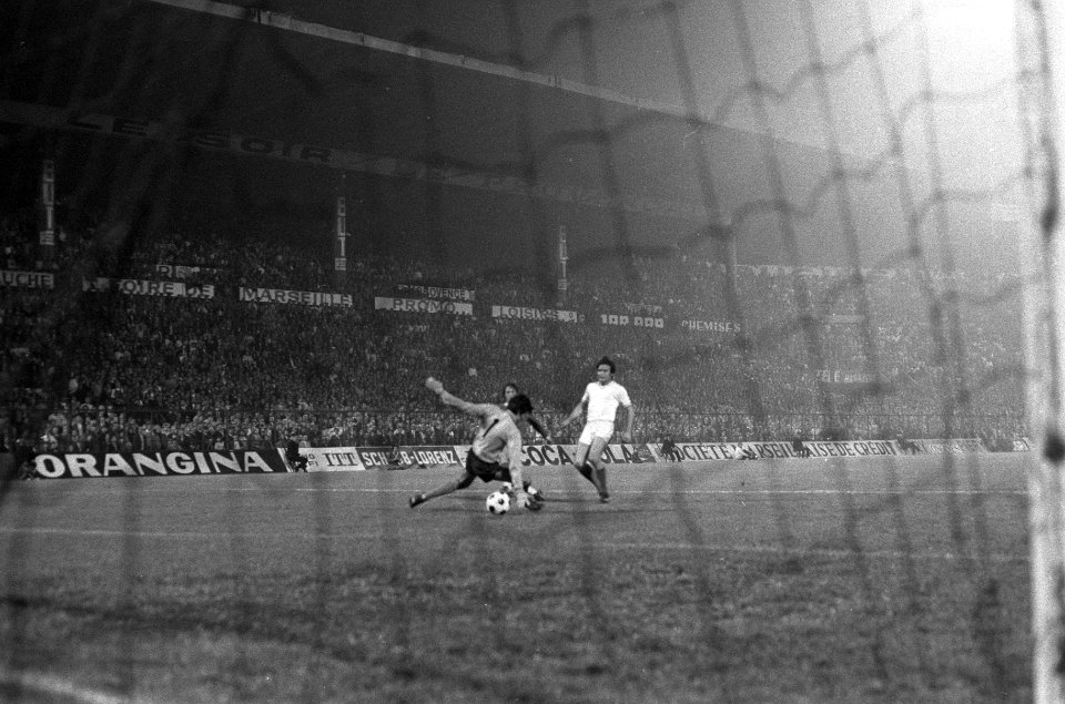 Olympique Marseille tegen Ajax 1-2, doelpunt van Cruijff, Bestanddeelnr 925-0627