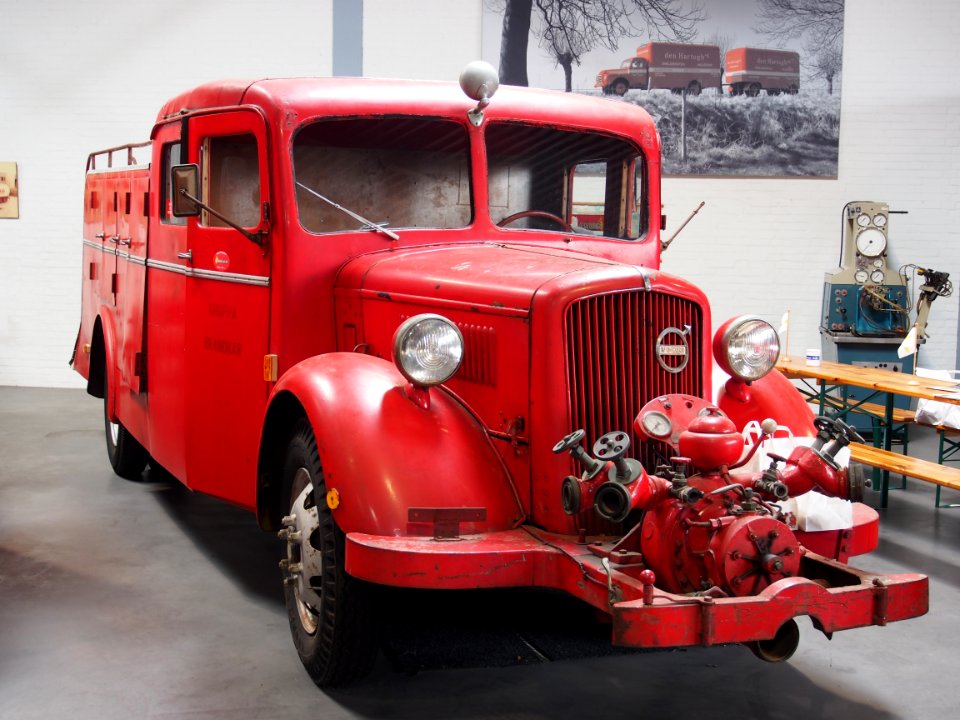 Old red Volvo Fire engine, pict1