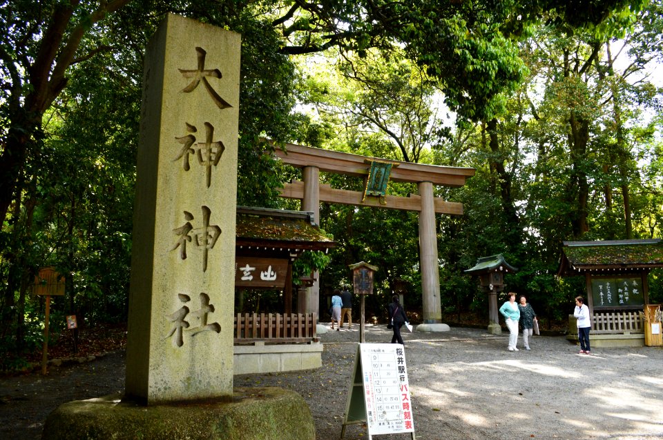 Omiwa-jinja ni-no-torii