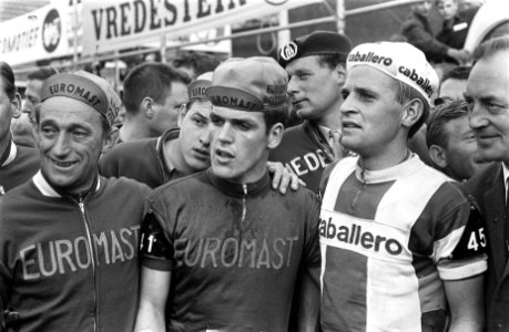 Olympia tour , v.l.n.r. Wout Wagtmans , Matje van der Groesen (winnaar) en Jan B, Bestanddeelnr 920-3591