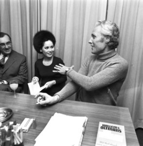 Oltmans met Ratna Sara Dewi (weduwe van president Soekarno), Bestanddeelnr 926-8222