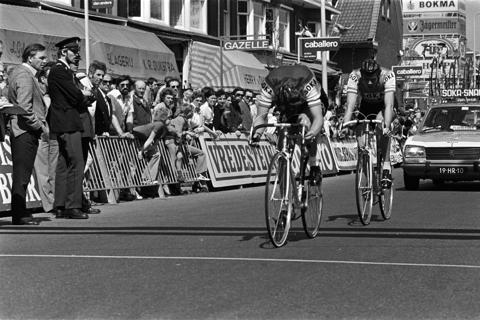 Olympias ronde van Nederland winnaars 1e etappe koppel tijdrit gaan over finish, Bestanddeelnr 929-1847