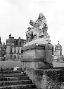 Onbekende man (Herman) bij het beeld van Le Grand Condé (Lodewijk II de Bourbon), Bestanddeelnr 255-8661