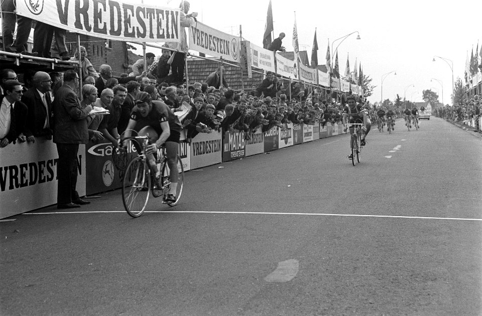 Olympia tour , nummer 4 finish, Bestanddeelnr 920-3592