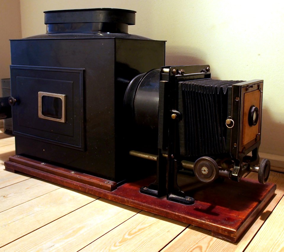 Old photographical equipment pic2