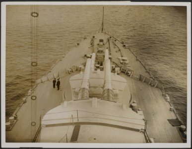 On board H.M.S. Revenge., Bestanddeelnr 158-2698