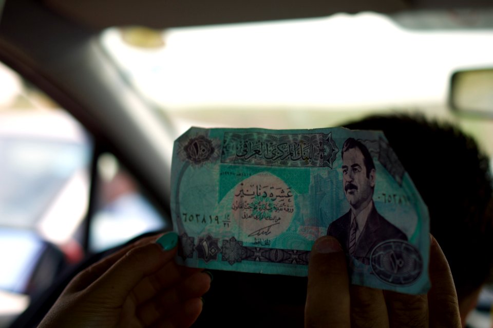 Old Saddam-era notes found on the body of an ISIS fighter by a Peshmerga soldier 01