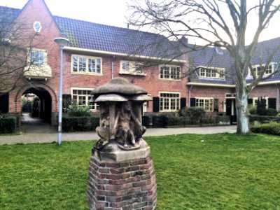 Onder Dak sculpture Schultsz