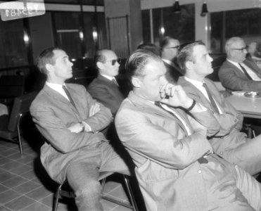 Onder de aanwezigen, trainer Rinus Michels van Ajax, Bestanddeelnr 919-5481