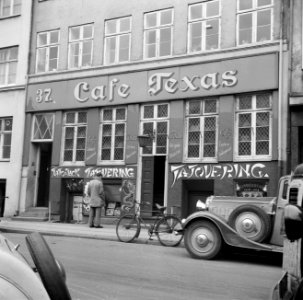 Onder Café Texas zit de tatoeage winkel Tato Jack, Bestanddeelnr 252-9231