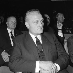 Onder de aanwezigen dr. C.H.J. van Beukering, Bestanddeelnr 919-8153