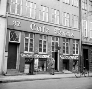 Onder Café Texas zit de tatoeage winkel Tato Jack, Bestanddeelnr 252-9230