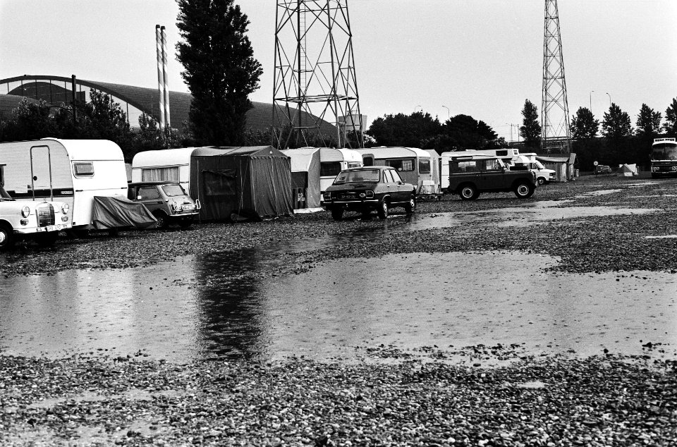 Ondergelopen camping in Amsterdam, Bestanddeelnr 930-3138