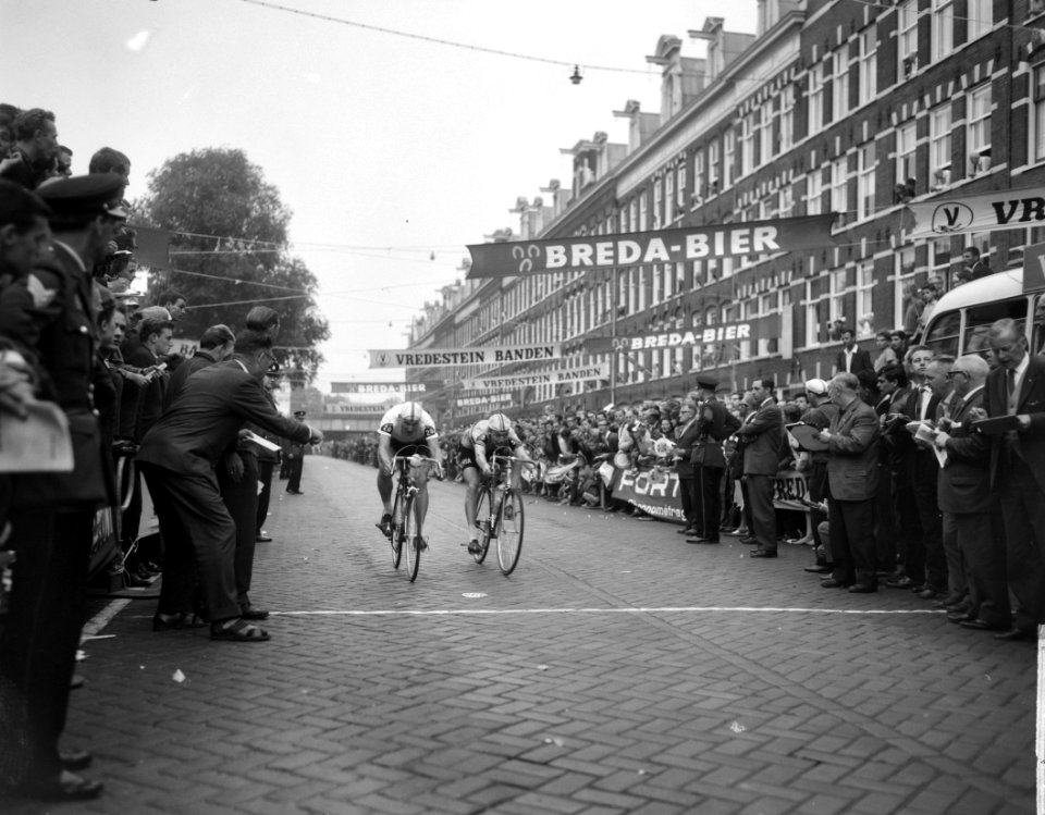 Olympia Toer zevende en laatste etappe, finish, Bestanddeelnr 916-4817