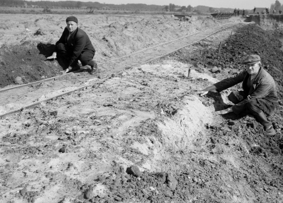 Onderste laag is veen midden zand en boven teelaarde, Bestanddeelnr 192-0943
