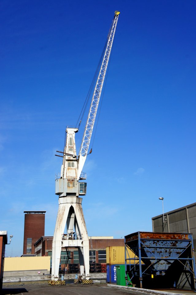 Old Port crane at the Wilmarsdonksteenweg, Port of Antwerp, pic1