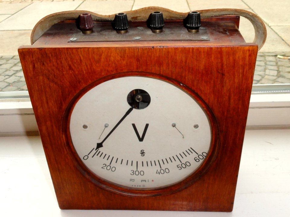 Old Volt Meter pic1