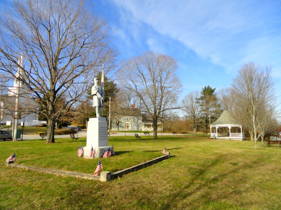 Old Town Common - Douglas, Massachusetts - DSC02714
