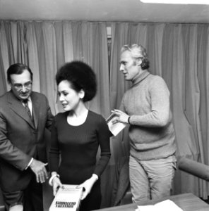 Oltmans met Ratna Sara Dewi (weduwe van president Soekarno), Bestanddeelnr 926-8223