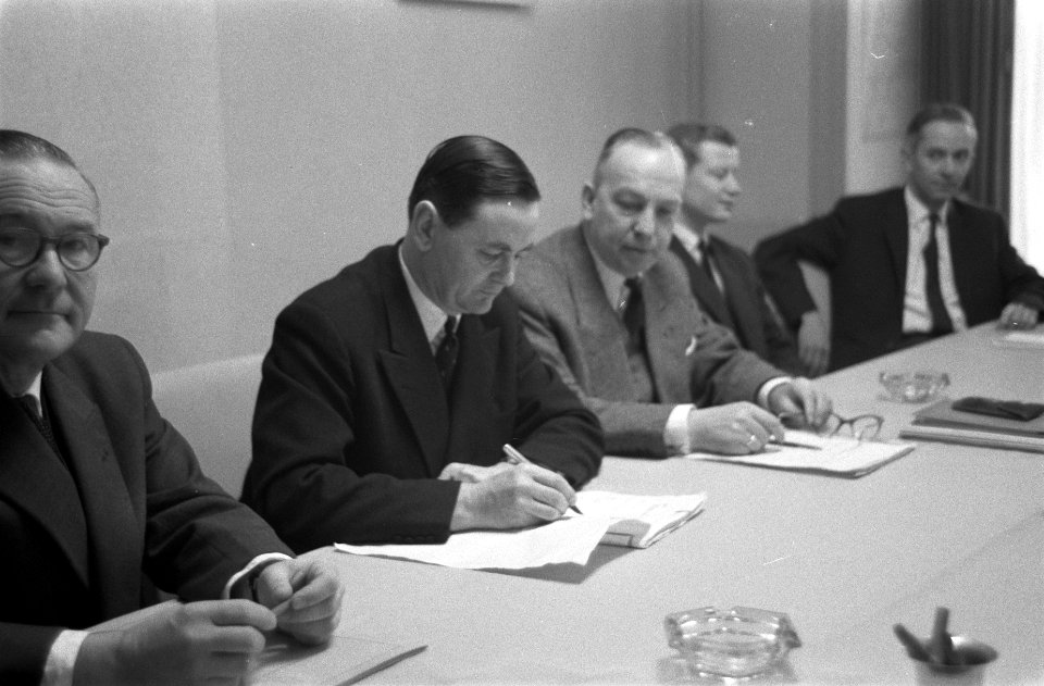 Ondertekening contract van de aankoop van de tweede kernreactor, Bestanddeelnr 911-0669