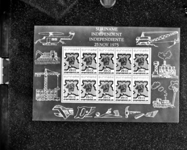 Onafhankelijkheidspostzegels uit Suriname zegels die ontwikkeling symboliseren,, Bestanddeelnr 928-2492