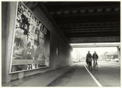 Onder het spoorwegviaduct aan de Friese Varkenmarkt, ziende naar het zuiden. NL-HlmNHA 54023539