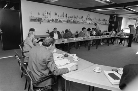 Onderhandelingen stukgoedsector hervat met nieuwe voorzitter CdK in Flevoland o, Bestanddeelnr 933-9608