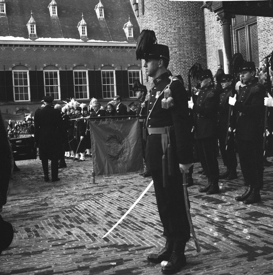 Ondertrouw prinses Beatrix en Claus, op het Binnenhof, Bestanddeelnr 918-7949
