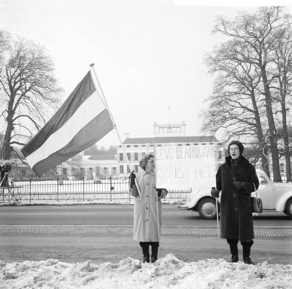 Ondertrouw prinses Beatrix en Claus, Leve Beatrix en Claus , zo is het, Bestanddeelnr 918-7890