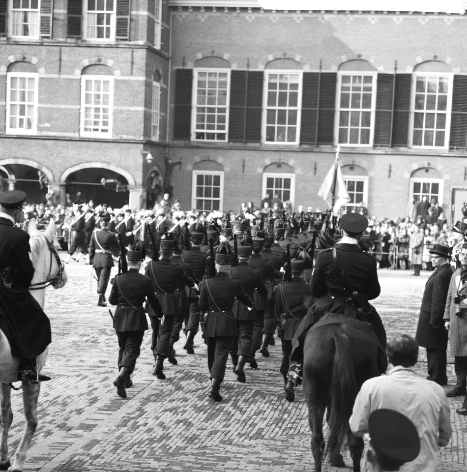 Ondertrouw prinses Beatrix en Claus, op het Binnenhof, Bestanddeelnr 918-7932