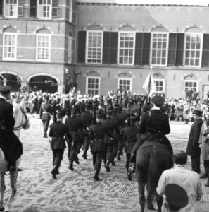Ondertrouw prinses Beatrix en Claus, op het Binnenhof, Bestanddeelnr 918-7932