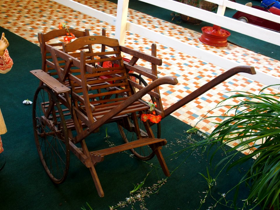 Old rickshaw at the Musée Automobile de Vendée pic-3