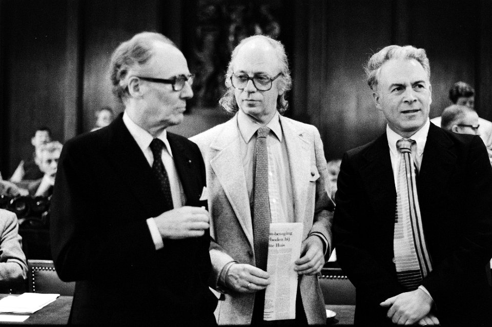 Onder de aanwezigen v.l.n.r. Guus Oster (directeur carré en adviseur bij de ontw, Bestanddeelnr 930-5510