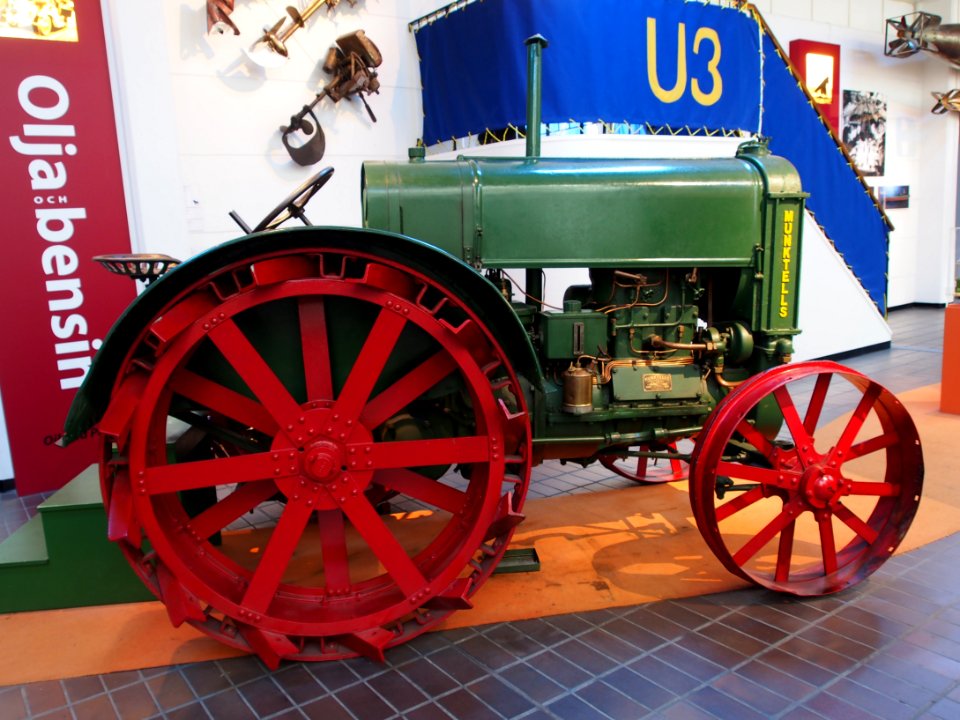 Old Munktells traktor pic1 Teknikens och Sjöfartens hus, Science and Maritime House
