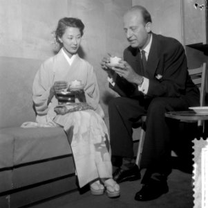 Persvoorstelling van filmechtpaar Yves Cjampi Kishi Keiko Film Typhoon boven , Bestanddeelnr 908-6970