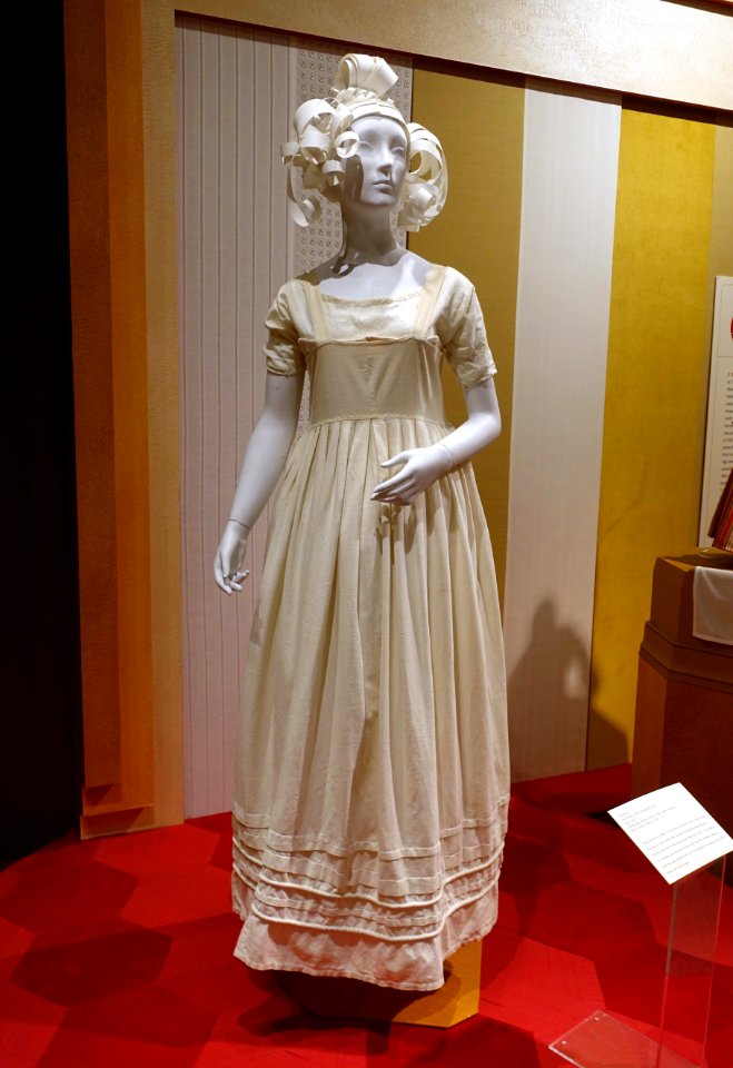 Petticoat, Winchester NH area, 1810-1825, cotton, HD 2007.17.4 - Flynt Center of Early New England Life - Deerfield, Massachusetts - DSC04859