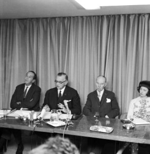 Persconferentie van de TROS (Televisie & Radio Omroep Stichting) in Nieuwspoort , Bestanddeelnr 918-5746