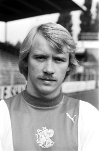 Persdag Ajax nr 33, 34, Pim van Dordt (kop), nr 35, Dick Schoenaker (kop), Bestanddeelnr 929-8301