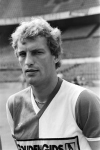 Persdag Feijenoord 25, 26 Ruud Gullit , kop, 27, 28 Pierre Vermeulen , kop, Bestanddeelnr 932-2602